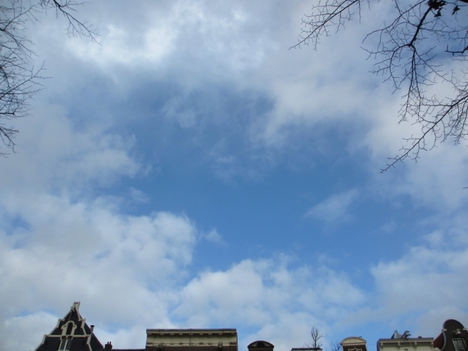Boven de Amsterdamsegracht.
