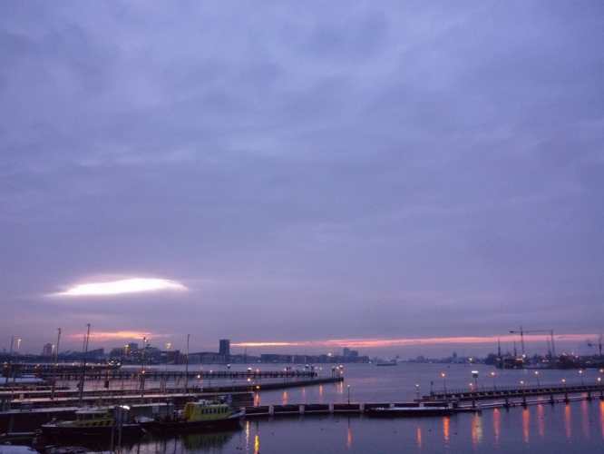 Schellingwoude, vanaf Oranjesluizen in zuidwestelijke richting. Zondag 5 februari, 17:47 uur.
